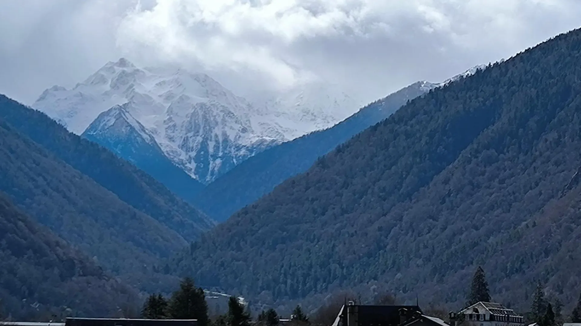 Appartement Vert Tendre Face A La Montagne Bagnères-de-Luchon Fransa